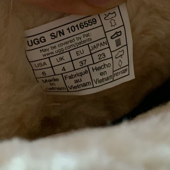 UGG Classic Short Leather - Picture 6 of 6